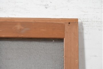 アンティーク建具　大正期　幅広　金属製の取っ手がアクセントを添えるきつね格子戸1枚　(R-090560)