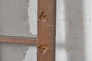 アンティーク建具　大正期　幅広　金属製の取っ手がアクセントを添えるきつね格子戸1枚　(R-090560)