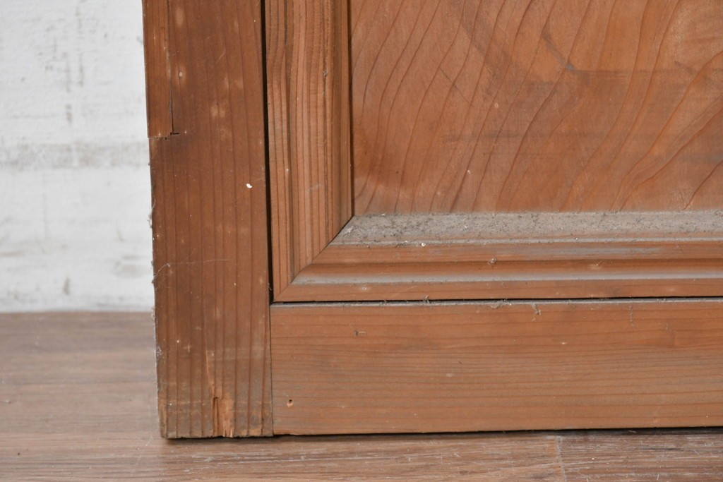アンティーク建具　大正期　幅広　金属製の取っ手がアクセントを添えるきつね格子戸1枚　(R-090560)