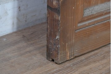 アンティーク建具　大正期　幅広　金属製の取っ手がアクセントを添えるきつね格子戸1枚　(R-090560)