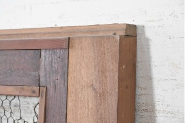 アンティーク建具　明治から大正期　素朴で味わい深い金網入りきつね格子蔵戸1枚　(R-090561)