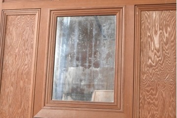 アンティーク建具　大正から昭和初期　高級品　大正ロマン　色ガラスと鏡を配した作りの良い幅広の引き戸1枚　(R-090566)