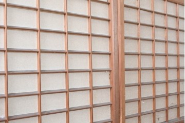 ヴィンテージ建具　昭和中期　幅広　細かな格子組が上品な猫間障子戸2枚セット　(R-090568)