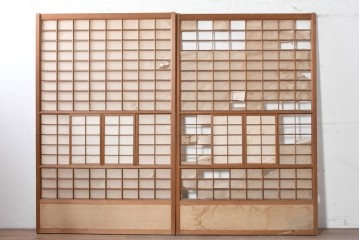 ヴィンテージ建具　昭和中期　幅広　細かな格子組が上品な猫間障子戸2枚セット　(R-090569)