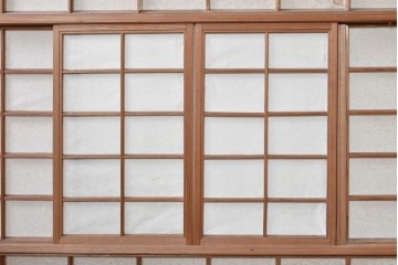 ヴィンテージ建具　昭和中期　幅広　細かな格子組が上品な猫間障子戸2枚セット　(R-090569)