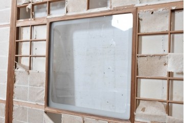 ヴィンテージ建具　昭和中期　幅広　細かな格子組が上品な猫間障子戸2枚セット　(R-090569)