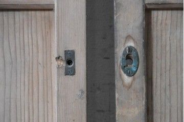 アンティーク建具　昭和初期　幅狭　横桟がアクセントを添える素朴な引き戸2枚セット　(R-090571)