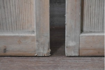 アンティーク建具　昭和初期　幅狭　横桟がアクセントを添える素朴な引き戸2枚セット　(R-090571)