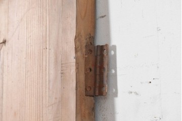 和製アンティーク　昭和初期　小窓と横桟を組み合わせたシンプルな木製ドア1枚　(R-090574)