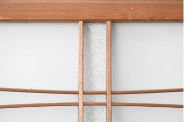 ヴィンテージ建具　昭和中期　幅狭　鏡板一枚板　曲げ木のデザインが印象的な引き戸1枚　(R-090582)