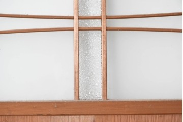 ヴィンテージ建具　昭和中期　幅狭　鏡板一枚板　曲げ木のデザインが印象的な引き戸1枚　(R-090582)