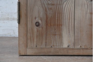 ヴィンテージ建具　昭和中期　木目と節が印象的な板戸扉1枚　(R-090583)