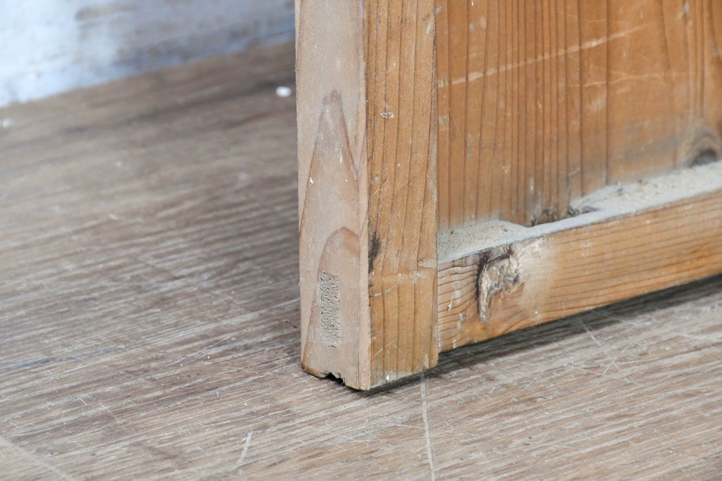 ヴィンテージ建具　昭和中期　木目と節が印象的な板戸扉1枚　(R-090583)