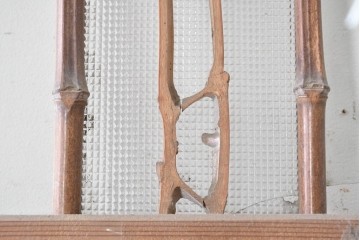 アンティーク建具　昭和期　透かし装飾が個性的な凝ったつくりのガラス引き戸1枚　(R-090585)