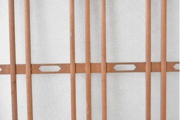 アンティーク建具　昭和期　透かし装飾が個性的な凝ったつくりのガラス引き戸1枚　(R-090585)