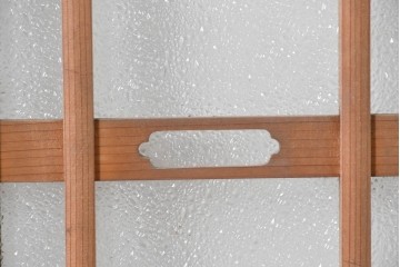 アンティーク建具　昭和期　透かし装飾が個性的な凝ったつくりのガラス引き戸1枚　(R-090585)