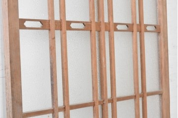 アンティーク建具　昭和期　透かし装飾が個性的な凝ったつくりのガラス引き戸1枚　(R-090585)