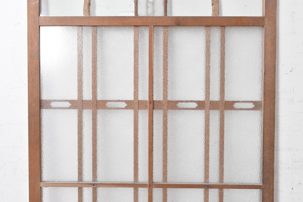 アンティーク建具　昭和期　透かし装飾が個性的な凝ったつくりのガラス引き戸1枚　(R-090585)