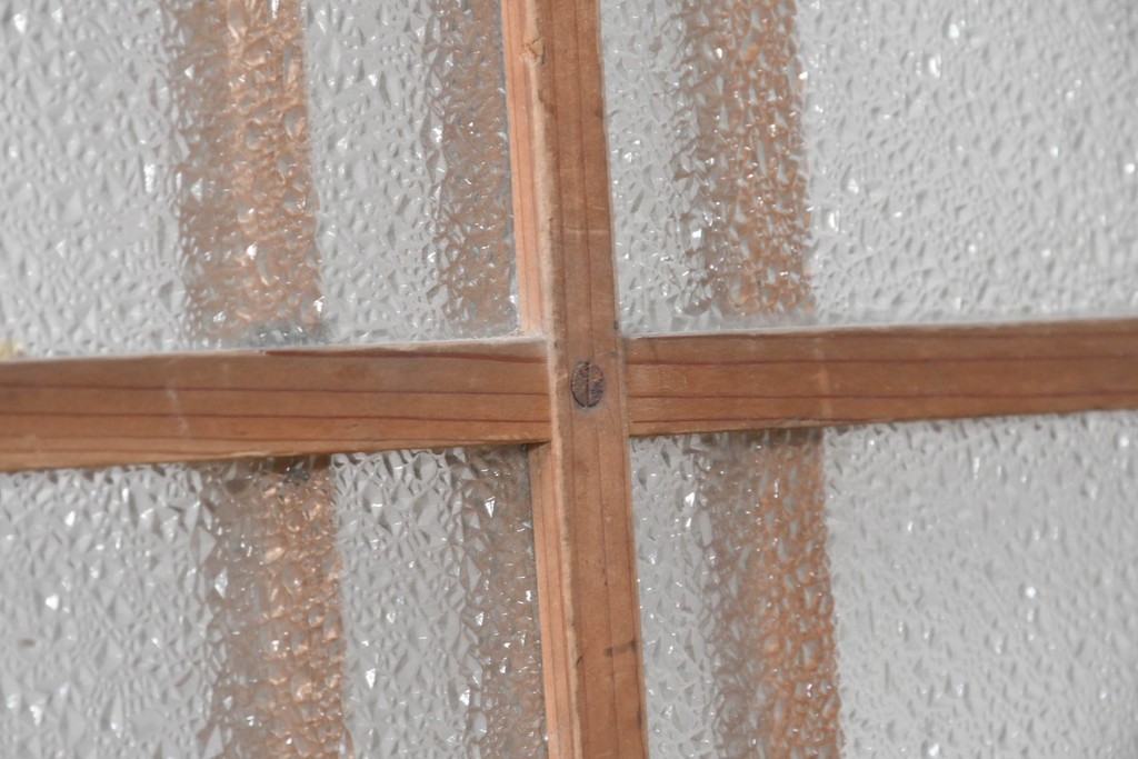 アンティーク建具　昭和期　透かし装飾が個性的な凝ったつくりのガラス引き戸1枚　(R-090585)