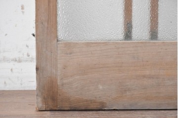 アンティーク建具　昭和期　透かし装飾が個性的な凝ったつくりのガラス引き戸1枚　(R-090585)