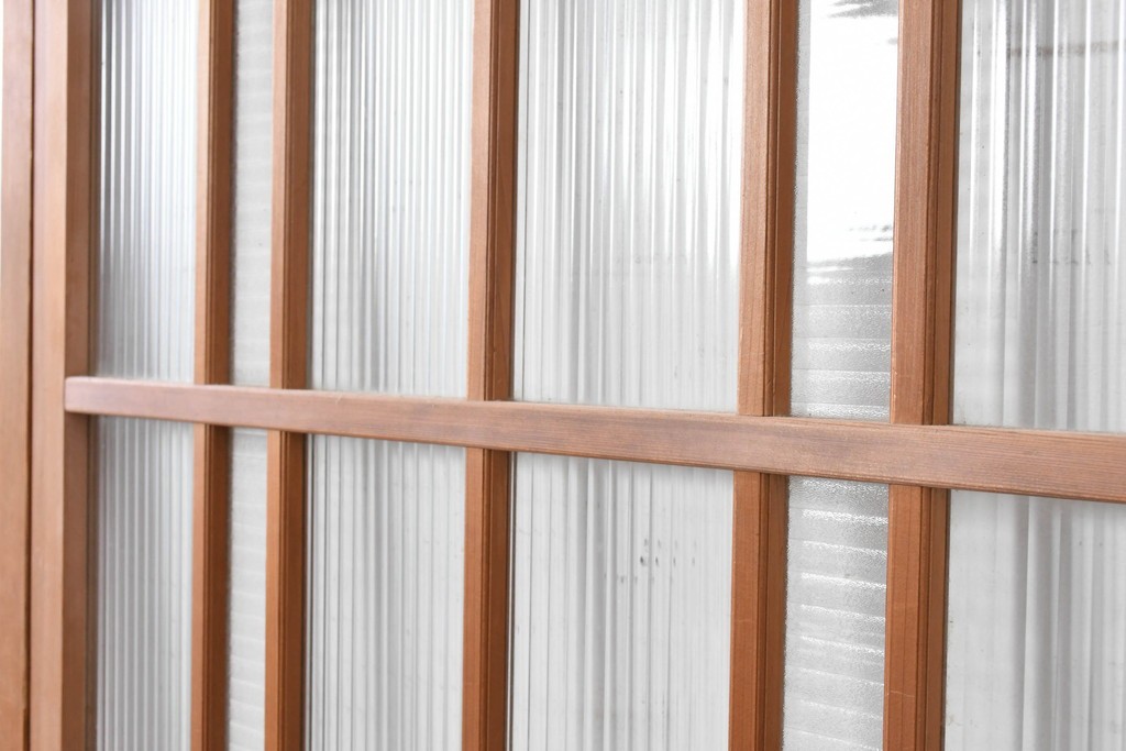 ヴィンテージ建具　昭和後期　型板ガラスと木目を楽しめるガラス戸4枚セット　(R-090587)