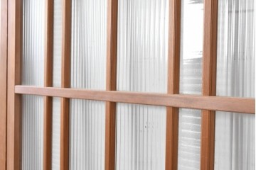 ヴィンテージ建具　昭和後期　型板ガラスと木目を楽しめるガラス戸4枚セット　(R-090587)