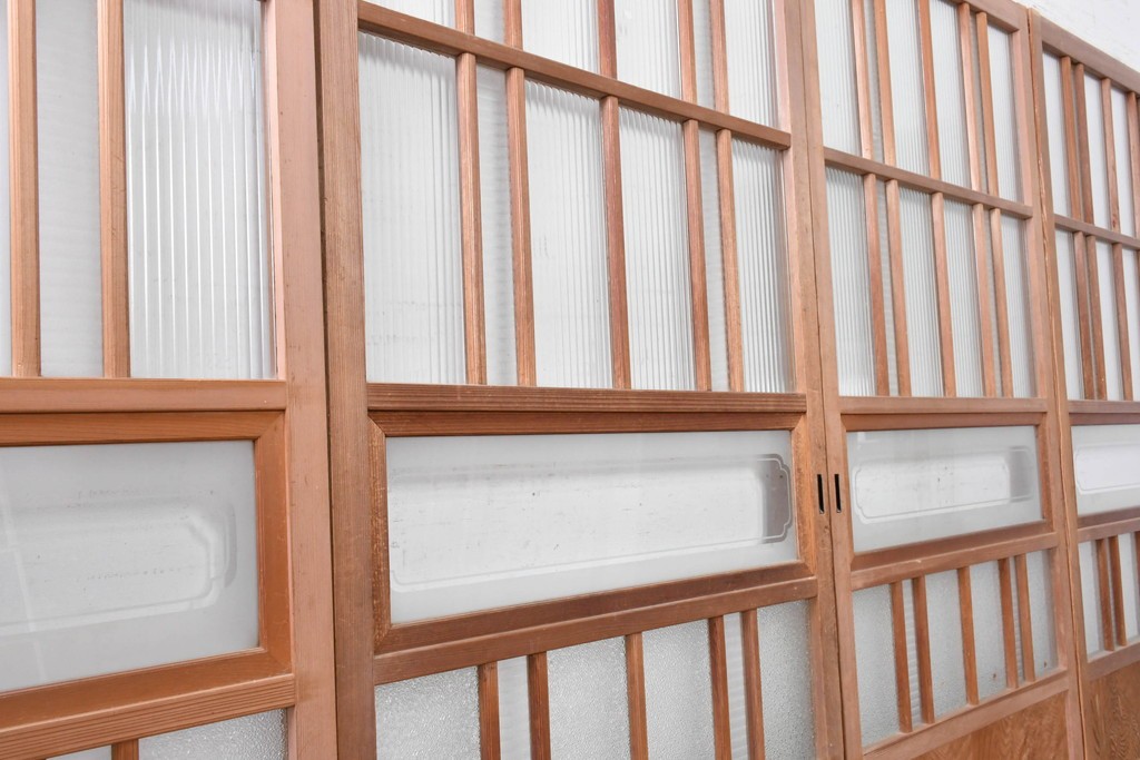 ヴィンテージ建具　昭和後期　型板ガラスと木目を楽しめるガラス戸4枚セット　(R-090587)