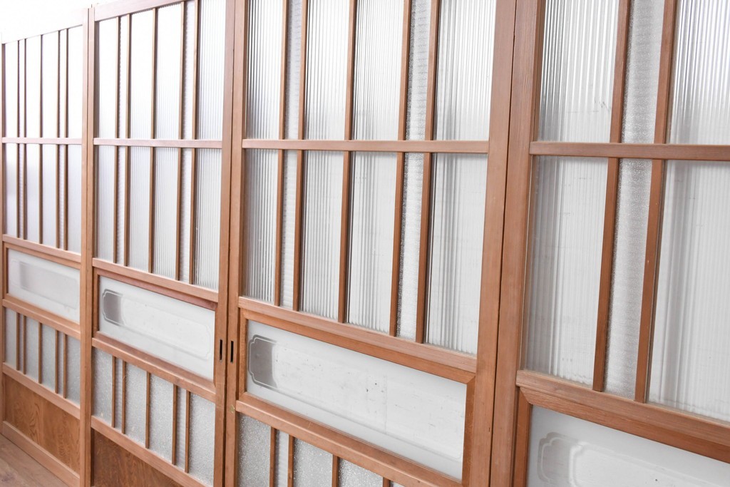 ヴィンテージ建具　昭和後期　型板ガラスと木目を楽しめるガラス戸4枚セット　(R-090587)