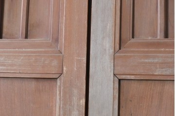 和製アンティーク　大正期から昭和初期　欅(ケヤキ)材　開閉できる無双を備えた木目豊かな門扉2枚(1対)セット　(R-090588)