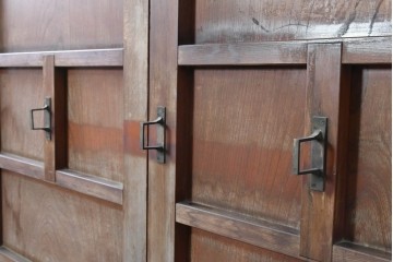 和製アンティーク　大正期から昭和初期　欅(ケヤキ)材　開閉できる無双を備えた木目豊かな門扉2枚(1対)セット　(R-090588)