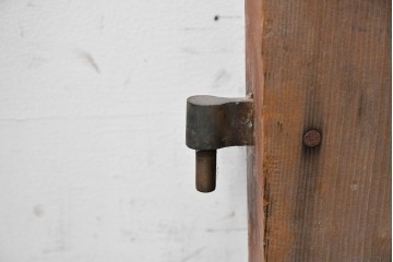 和製アンティーク　大正期から昭和初期　欅(ケヤキ)材　開閉できる無双を備えた木目豊かな門扉2枚(1対)セット　(R-090588)