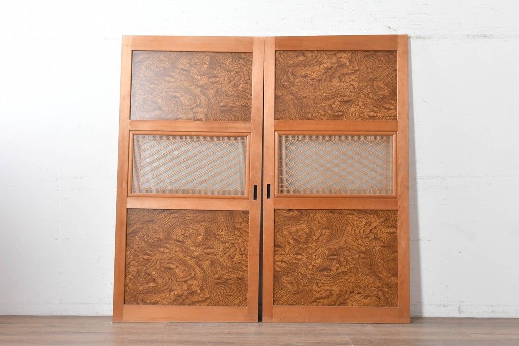 ヴィンテージ建具　昭和後期　欅(ケヤキ)玉杢プリント合板　三重菱の組子細工が美しい帯戸2枚セット　(R-090590)