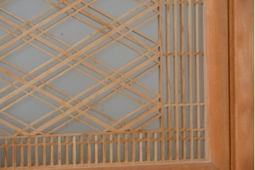 ヴィンテージ建具　昭和後期　欅(ケヤキ)玉杢プリント合板　三重菱の組子細工が美しい帯戸2枚セット　(R-090590)