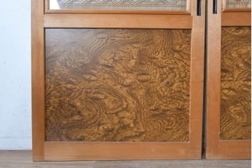 ヴィンテージ建具　昭和後期　欅(ケヤキ)玉杢プリント合板　三重菱の組子細工が美しい帯戸2枚セット　(R-090590)