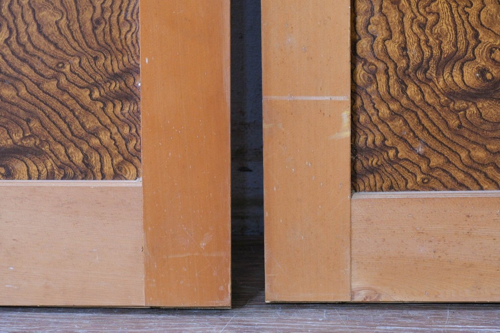 ヴィンテージ建具　昭和後期　欅(ケヤキ)玉杢プリント合板　三重菱の組子細工が美しい帯戸2枚セット　(R-090590)