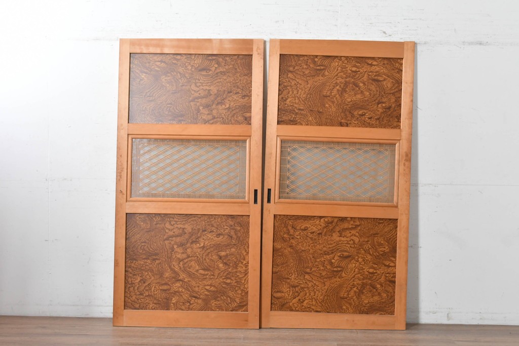 ヴィンテージ建具　昭和後期　欅(ケヤキ)玉杢プリント合板　三重菱の組子細工が美しい帯戸2枚セット　(R-090591)