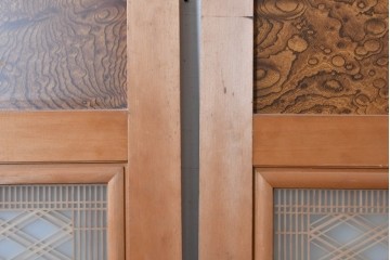 ヴィンテージ建具　昭和後期　欅(ケヤキ)玉杢プリント合板　三重菱の組子細工が美しい帯戸2枚セット　(R-090591)