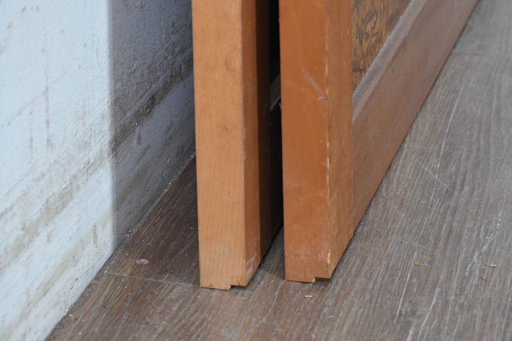 ヴィンテージ建具　昭和後期　欅(ケヤキ)玉杢プリント合板　三重菱の組子細工が美しい帯戸2枚セット　(R-090591)