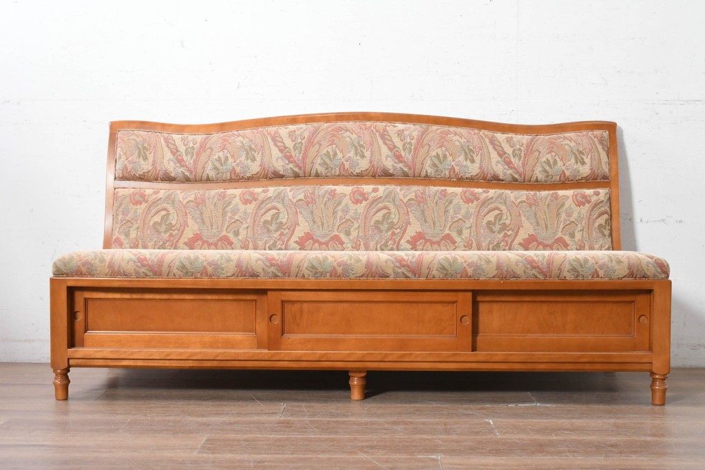 中古　美品　横浜クラシック家具ダニエル(Daniel)　座面下に収納を備えた3人掛けソファ　(R-090592)