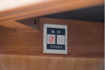 中古　美品　横浜クラシック家具ダニエル(Daniel)　座面下に収納を備えた3人掛けソファ　(R-090592)