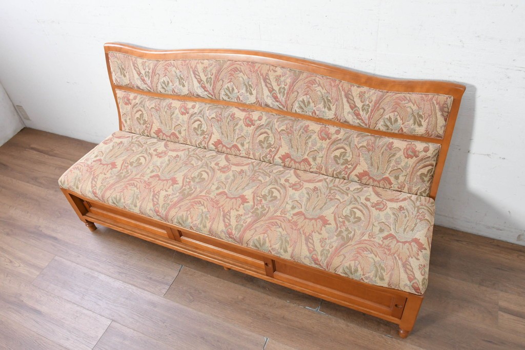中古　美品　横浜クラシック家具ダニエル(Daniel)　座面下に収納を備えた3人掛けソファ　(R-090592)