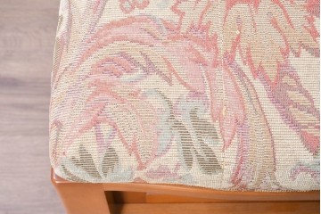 中古　美品　横浜クラシック家具ダニエル(Daniel)　座面下に収納を備えた3人掛けソファ　(R-090592)