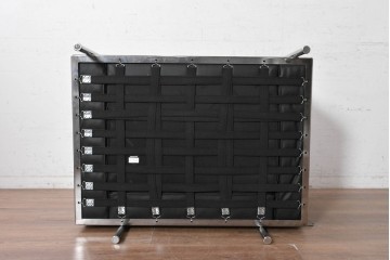 中古　美品　Cassina(カッシーナ)　ル・コルビュジエ(Le Corbusier)　LC3　GRAND CONFORT, GRAND MODELE(グランコンフォール グランモデル)　本革製　黒い張地と金属フレームの対比が際立つモダンな1人掛けソファ　定価約137万円　(R-090593)