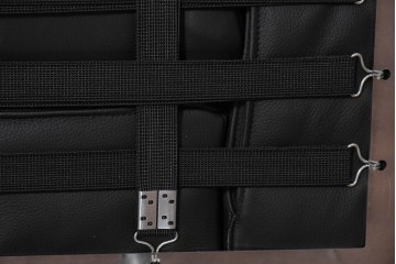 中古　美品　Cassina(カッシーナ)　ル・コルビュジエ(Le Corbusier)　LC3　GRAND CONFORT, GRAND MODELE(グランコンフォール グランモデル)　本革製　黒い張地と金属フレームの対比が際立つモダンな1人掛けソファ　定価約137万円　(R-090594)