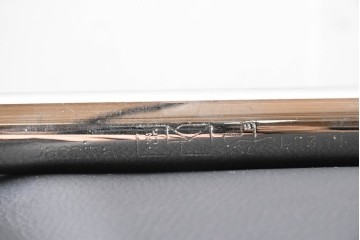 中古　美品　Cassina(カッシーナ)　ル・コルビュジエ(Le Corbusier)　LC3　GRAND CONFORT, GRAND MODELE(グランコンフォール グランモデル)　本革製　黒い張地と金属フレームの対比が際立つモダンな1人掛けソファ　定価約137万円　(R-090595)