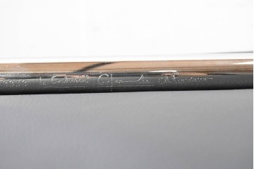 中古　美品　Cassina(カッシーナ)　ル・コルビュジエ(Le Corbusier)　LC3　GRAND CONFORT, GRAND MODELE(グランコンフォール グランモデル)　本革製　黒い張地と金属フレームの対比が際立つモダンな1人掛けソファ　定価約137万円　(R-090595)