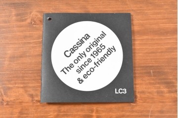 中古　美品　Cassina(カッシーナ)　ル・コルビュジエ(Le Corbusier)　LC3　GRAND CONFORT, GRAND MODELE(グランコンフォール グランモデル)　本革製　黒い張地と金属フレームの対比が際立つモダンな1人掛けソファ　定価約137万円　(R-090595)