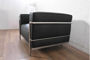 中古　美品　Cassina(カッシーナ)　ル・コルビュジエ(Le Corbusier)　LC3　GRAND CONFORT, GRAND MODELE(グランコンフォール グランモデル)　本革製　黒い張地と金属フレームの対比が際立つモダンな1人掛けソファ　定価約137万円　(R-090596)
