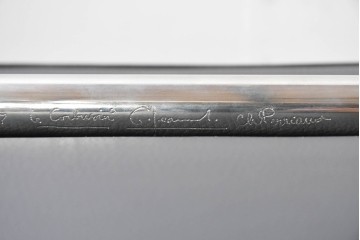 中古　美品　Cassina(カッシーナ)　ル・コルビュジエ(Le Corbusier)　LC3　GRAND CONFORT, GRAND MODELE(グランコンフォール グランモデル)　本革製　黒い張地と金属フレームの対比が際立つモダンな1人掛けソファ　定価約137万円　(R-090597)