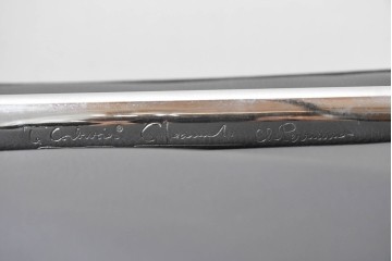 中古　美品　Cassina(カッシーナ)　ル・コルビュジエ(Le Corbusier)　LC3　GRAND CONFORT, GRAND MODELE(グランコンフォール グランモデル)　本革製　黒い張地と金属フレームの対比が際立つモダンな1人掛けソファ　定価約137万円　(R-090598)